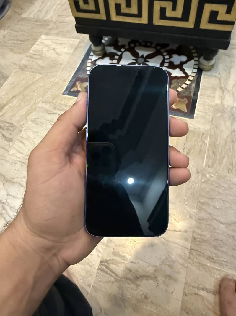 Apple iPhone 16 5