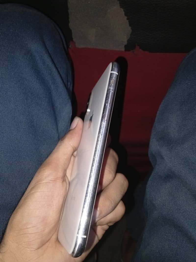 Apple iPhone X 3