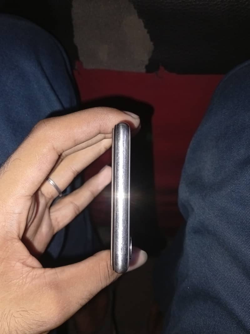 Apple iPhone X 4