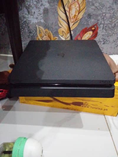 PS4 non jailbreak 1tb with boxand with 2 controller newcondition 10/10