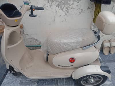 3 wheeler metro premium electric Scooty