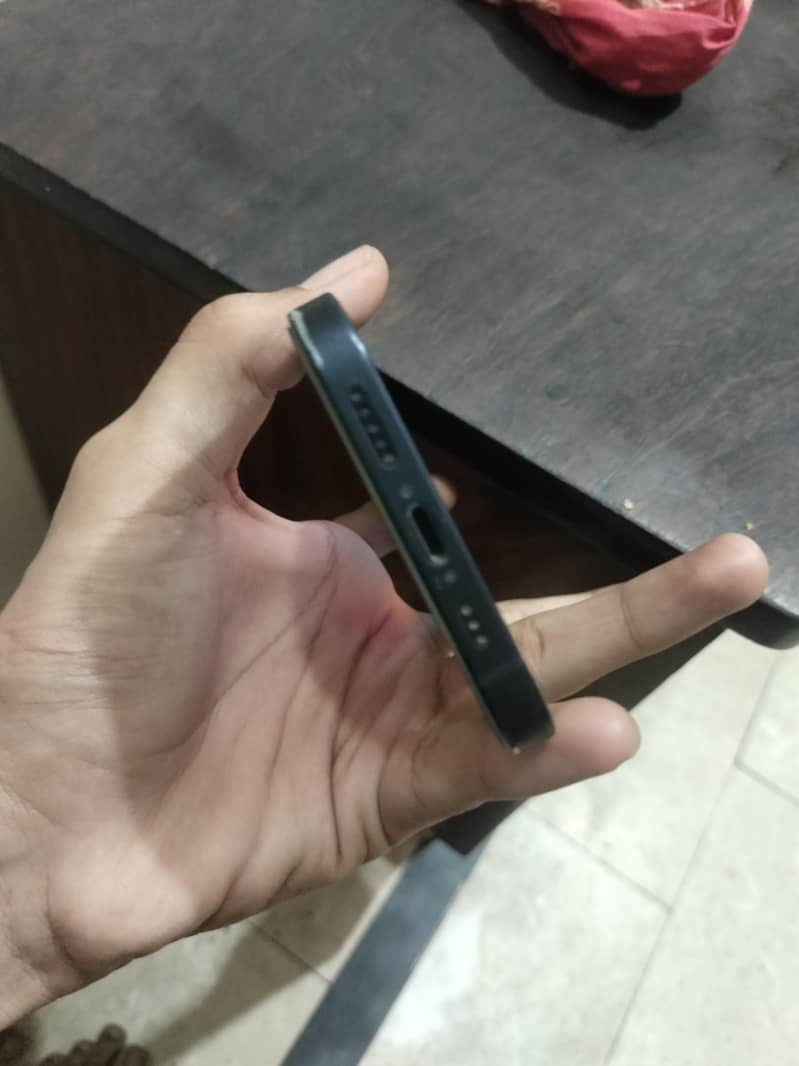 Apple iPhone 12 3
