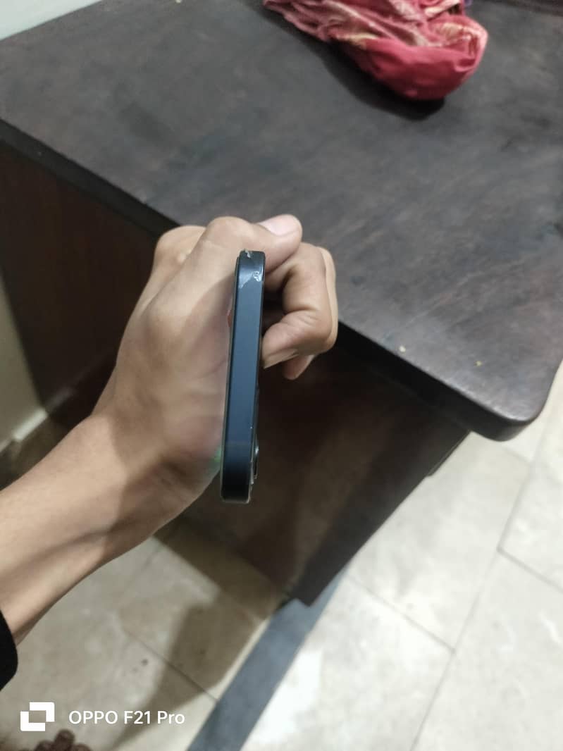Apple iPhone 12 4