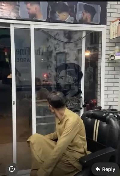 salon railing door