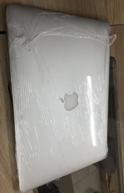 MacBook Air 13"inch  (2014) – Core i5 / 4GB / 128GB SSD