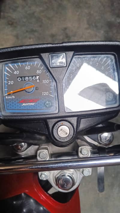 100% geniun condition 10 by 10 1900 kilometers used only