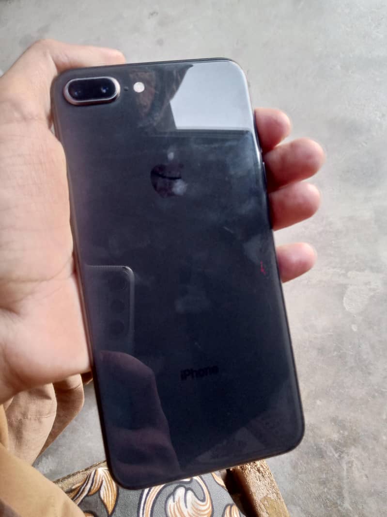Apple iPhone 8 Plus 1