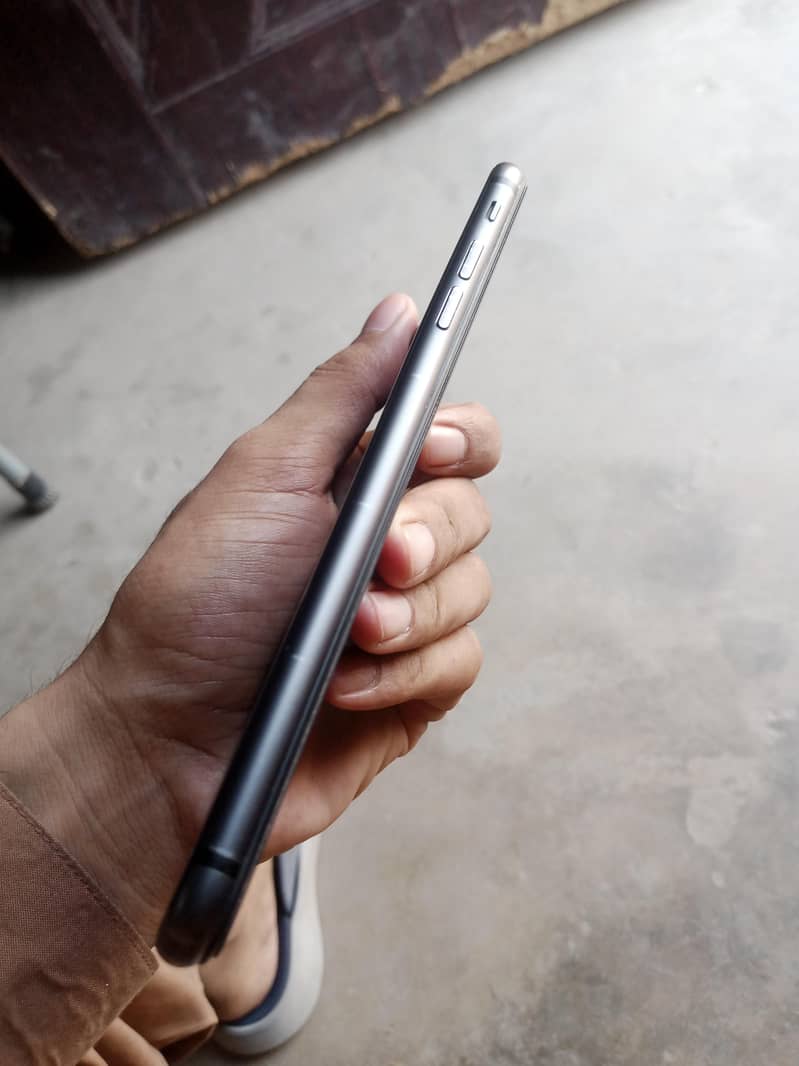 Apple iPhone 8 Plus 4