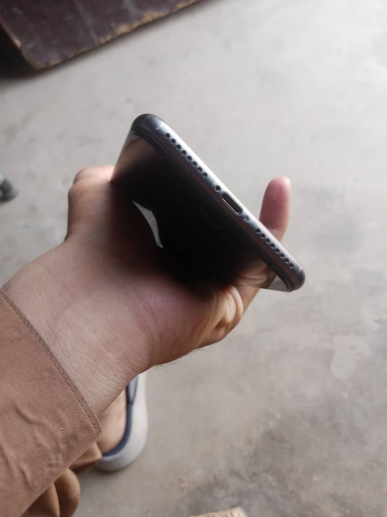 Apple iPhone 8 Plus 5