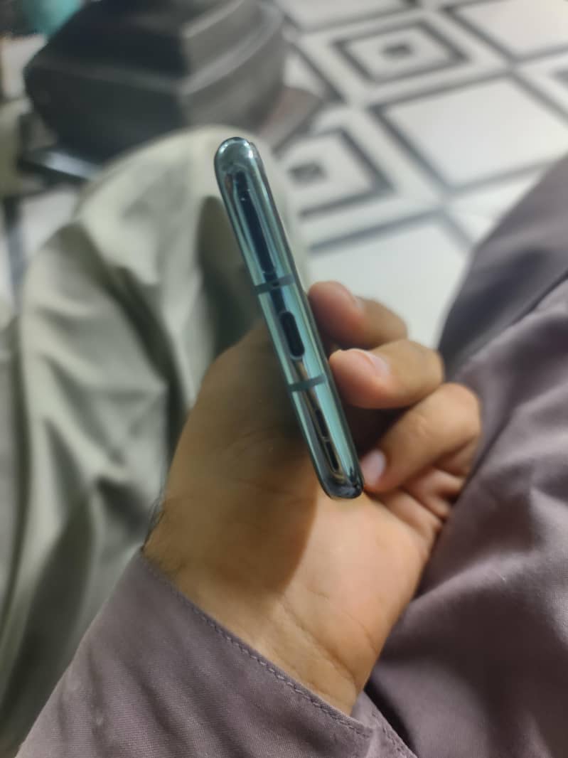 One Plus 10 Pro 4