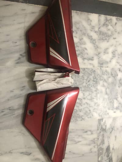 Honda CD 70 / Used Side Covers (Tapay) For Sale/Free 2 Con