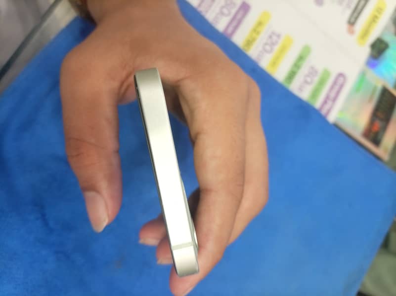 Apple iPhone 11 4