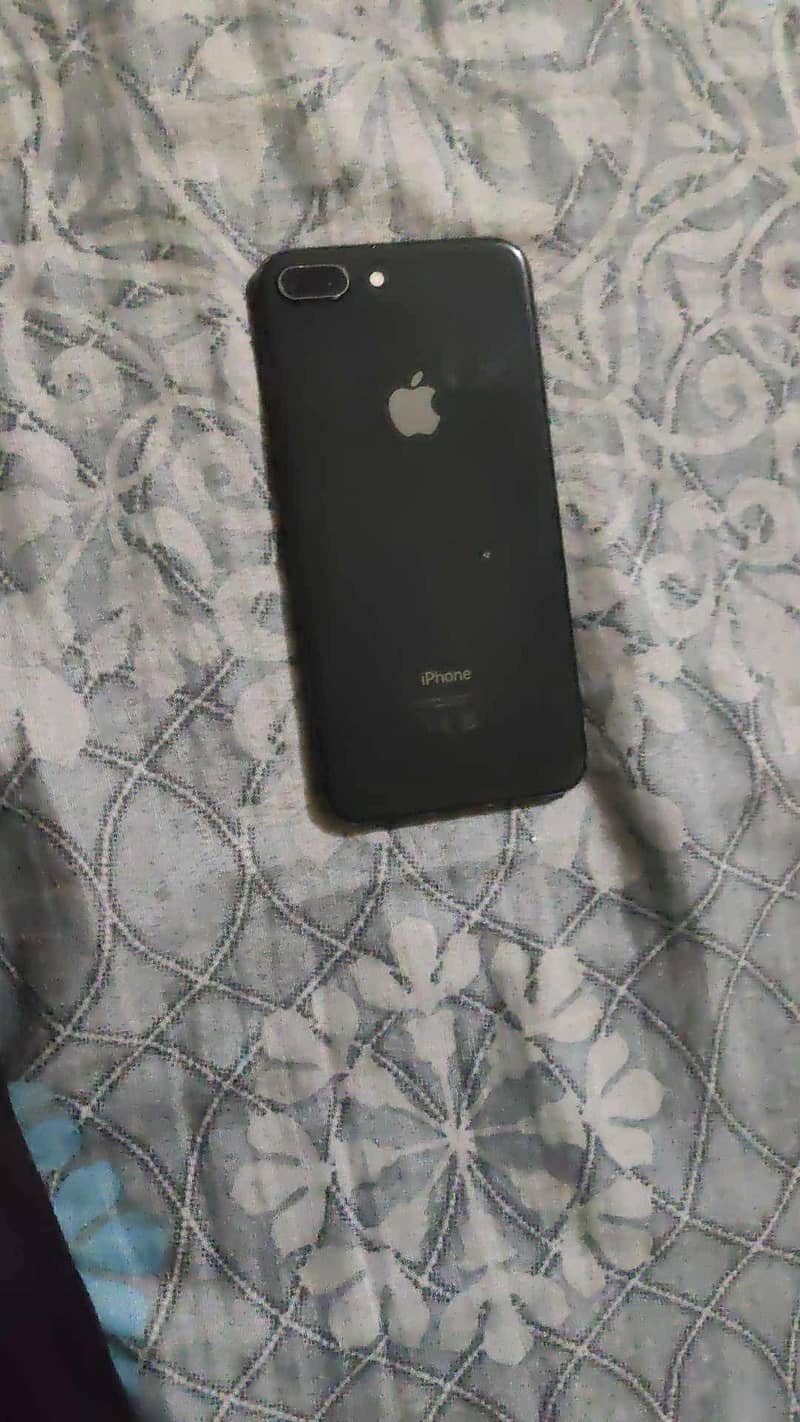 Apple iPhone 8 Plus 1