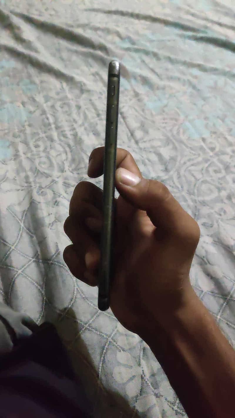 Apple iPhone 8 Plus 3