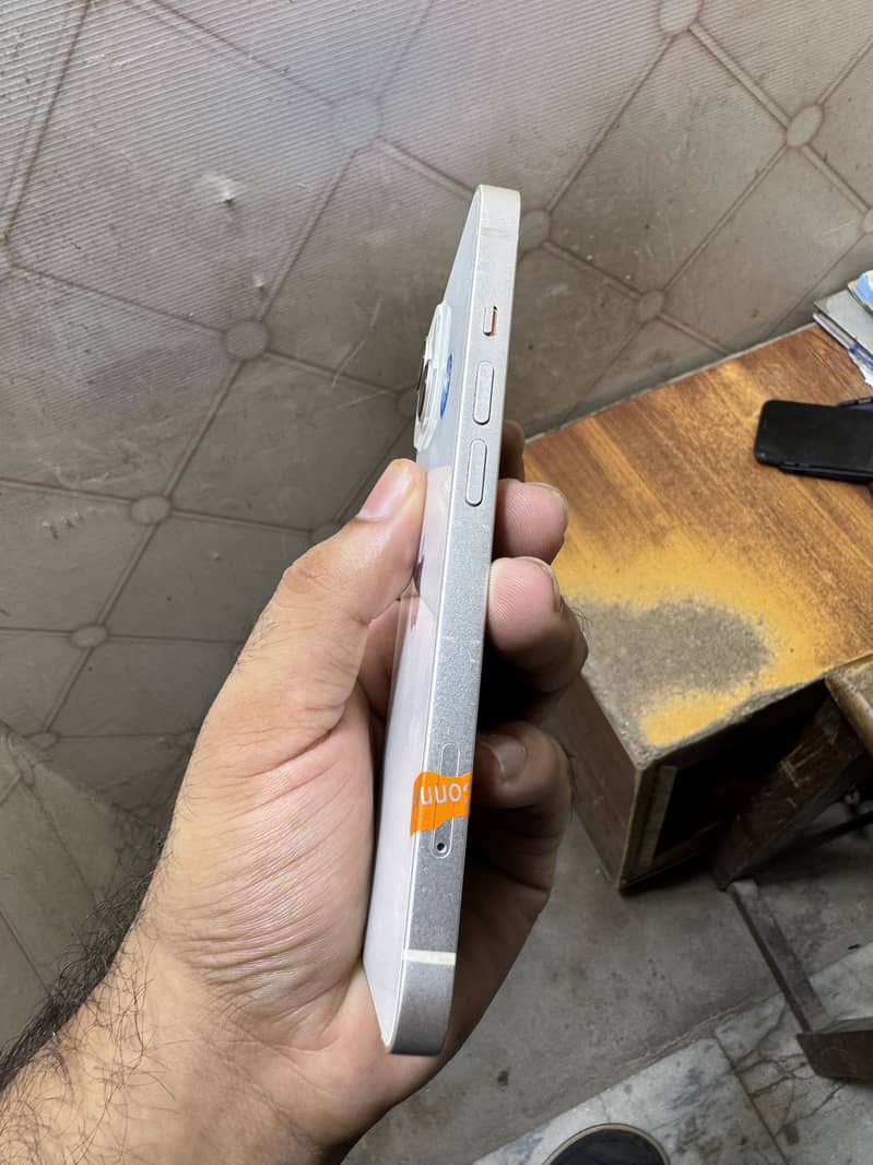 Apple iPhone 13 3