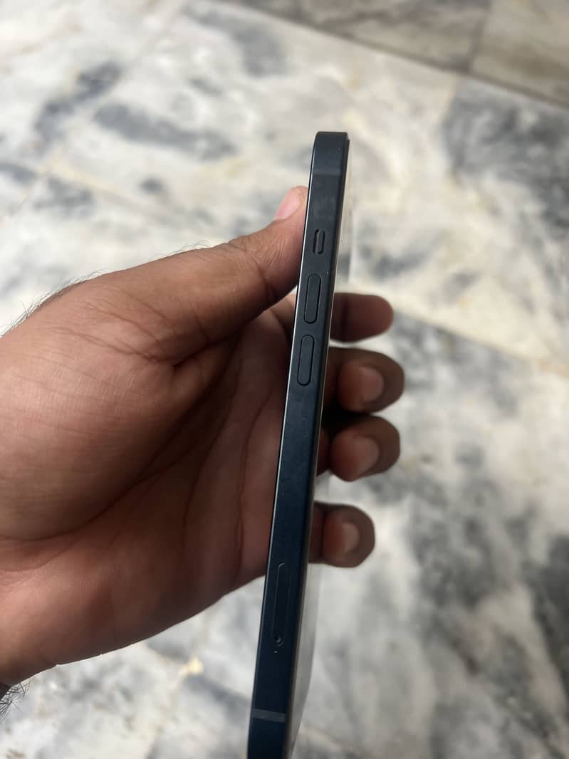 Apple iPhone 13 4
