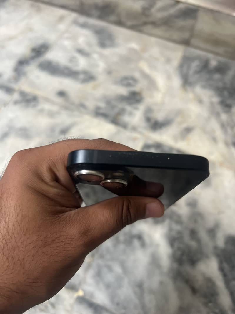 Apple iPhone 13 5