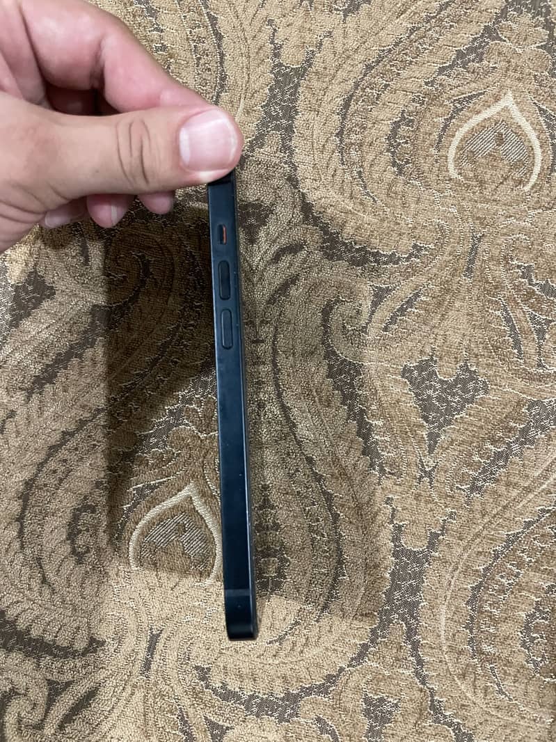 Apple iPhone 14 3