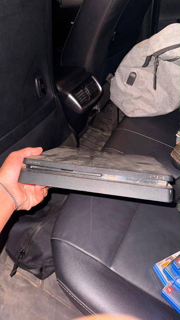 Ps4 slim 0