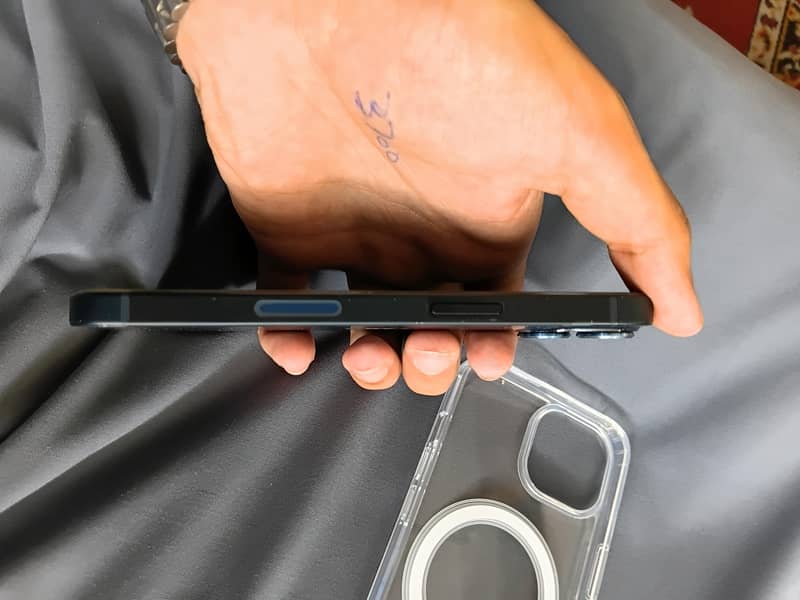 Apple iPhone 13 1