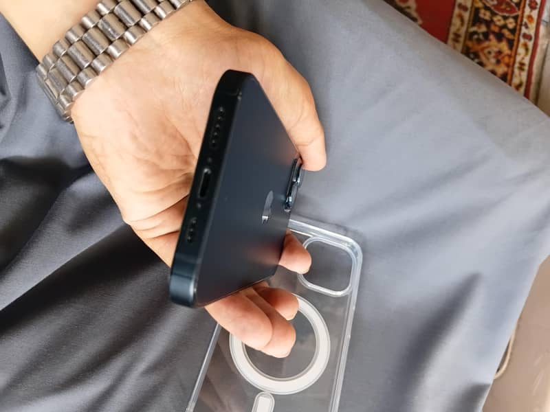 Apple iPhone 13 2