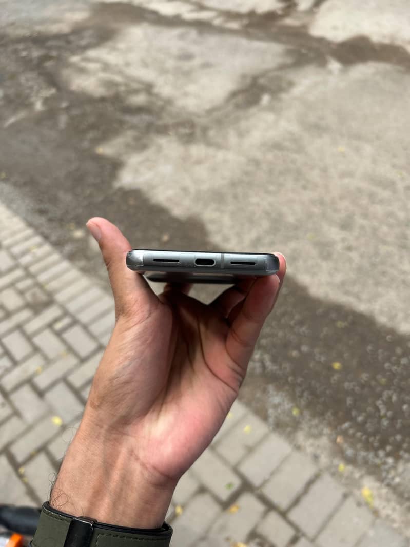 Google Pixel 8 4