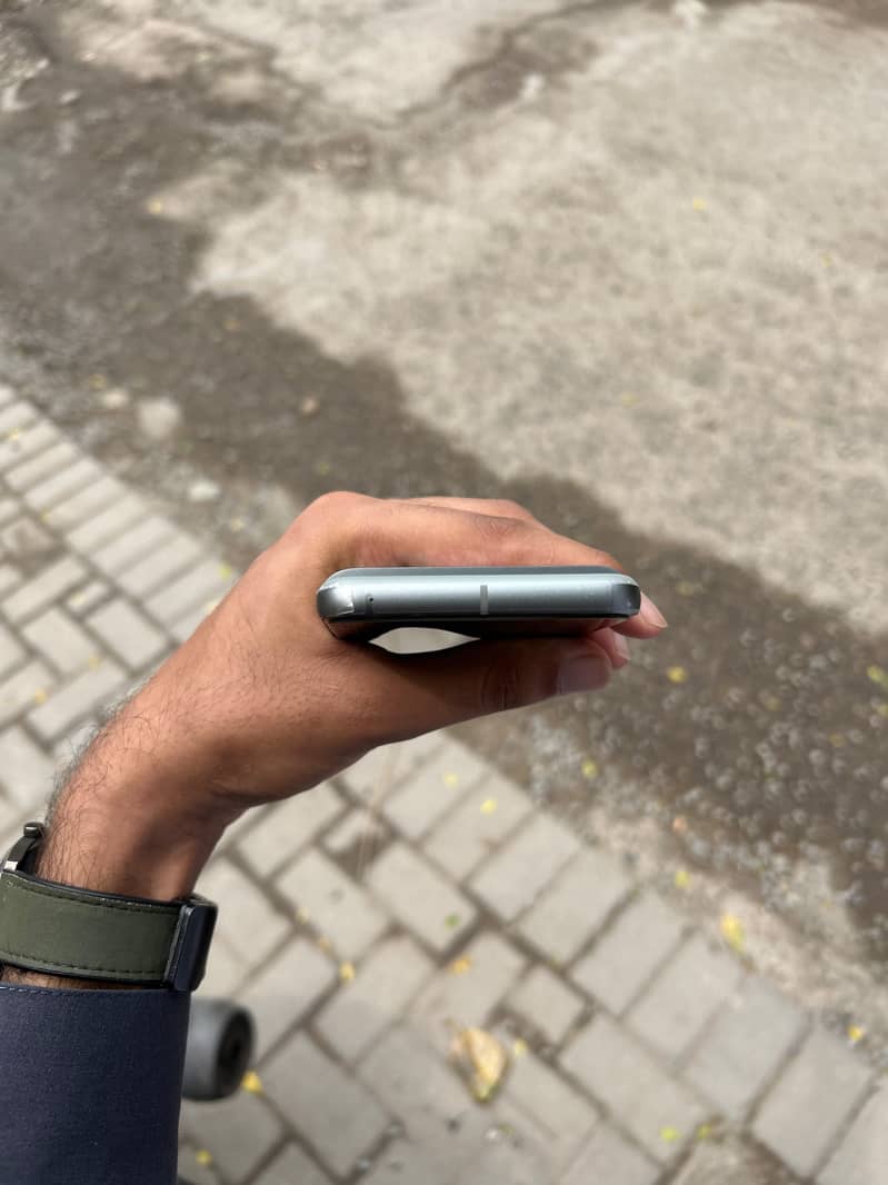 Google Pixel 8 5