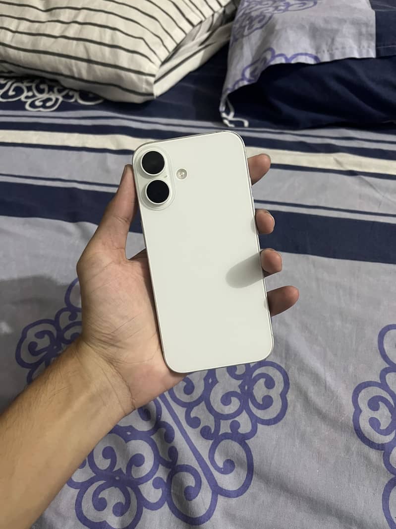 Apple iPhone 16 0