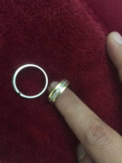 2 rings with daimonds