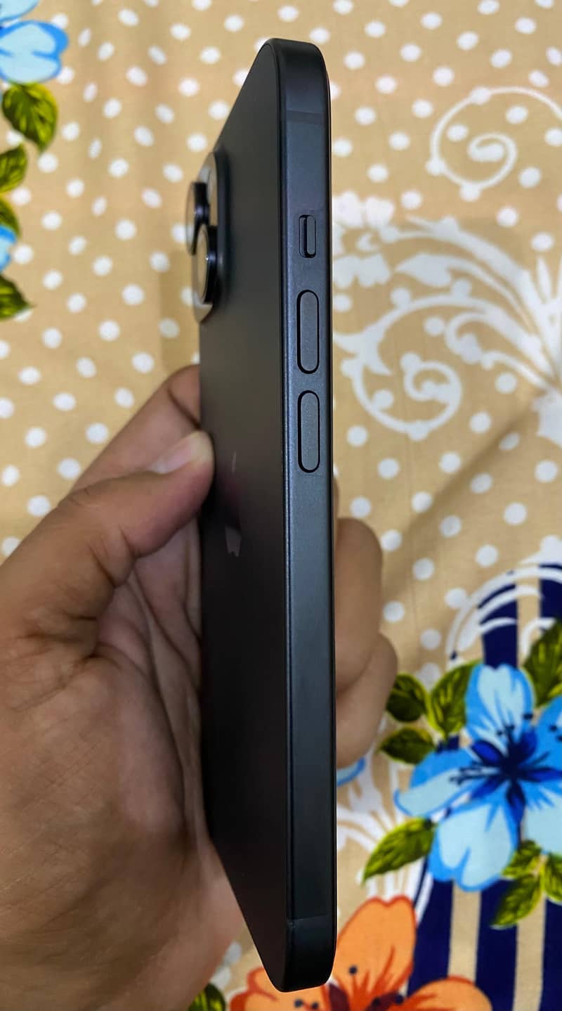 Apple iPhone 15 3