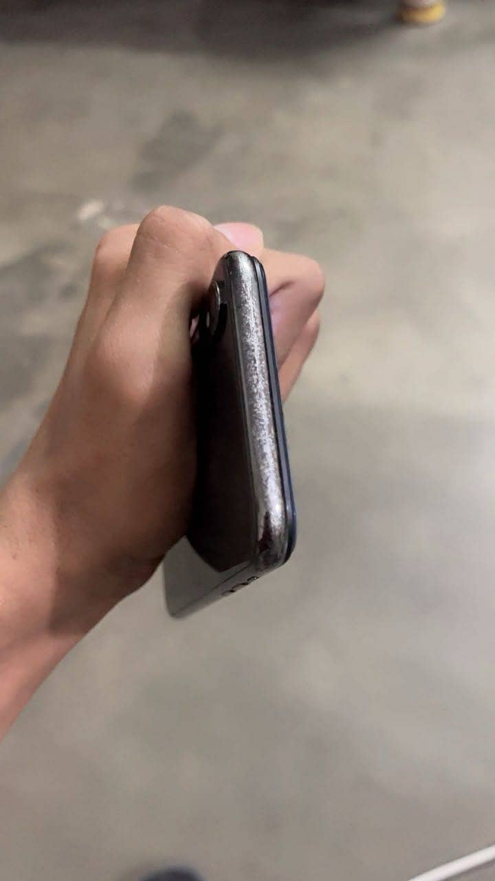 Apple iPhone X 4