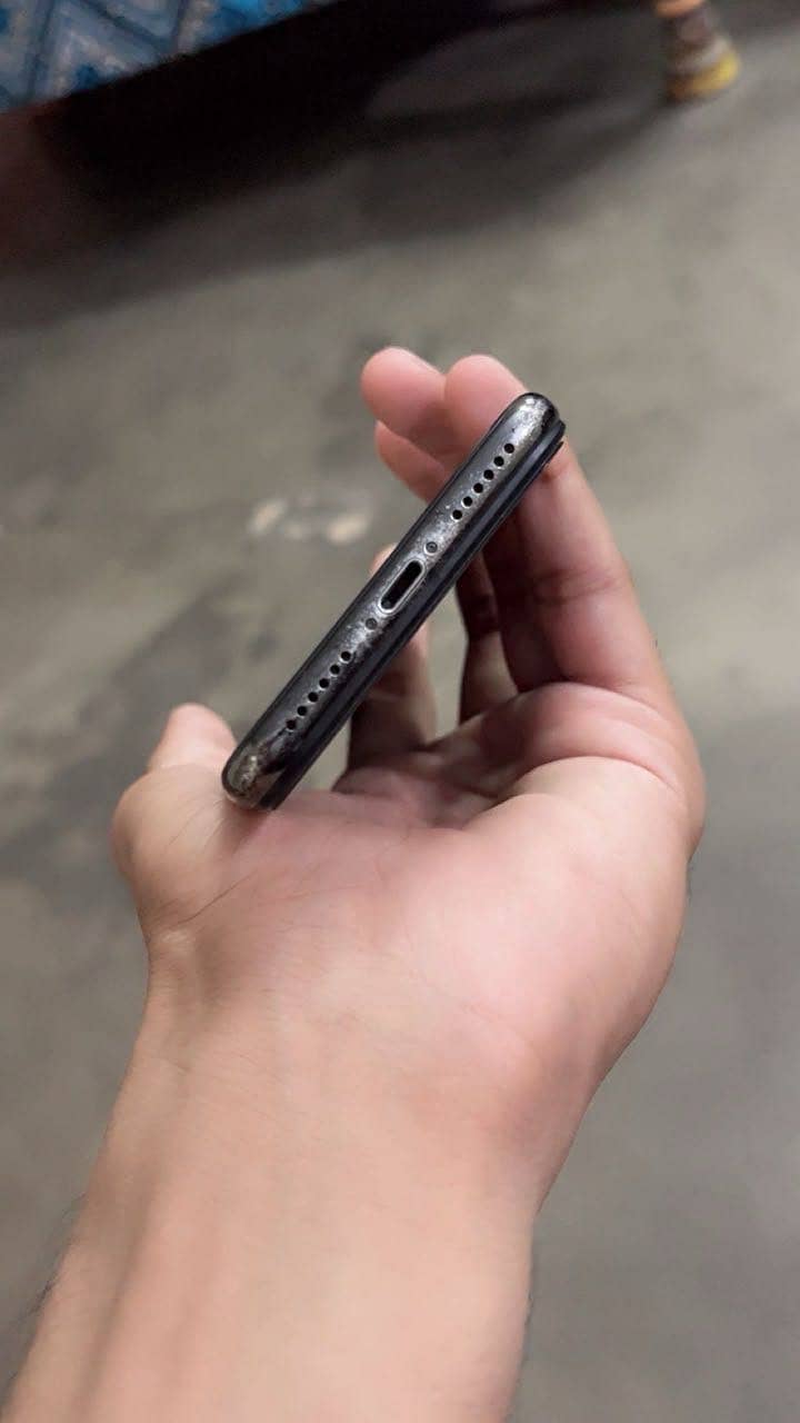 Apple iPhone X 5