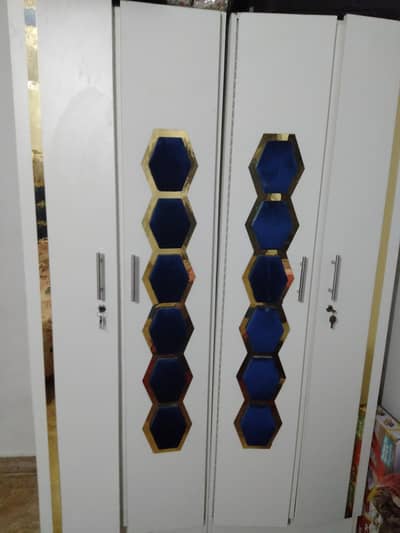 I am selling my wardrobe