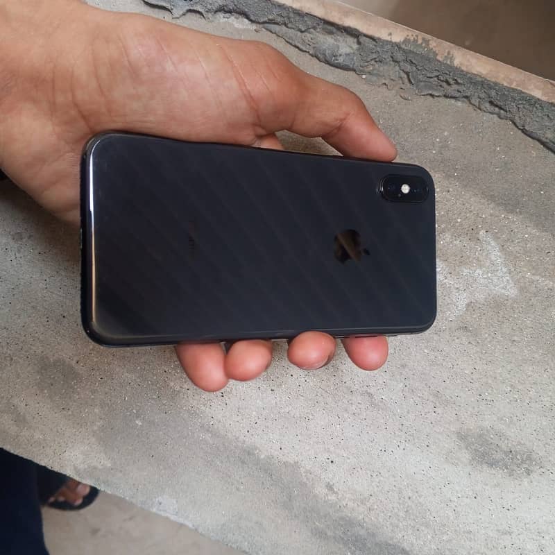 Apple iPhone X 4