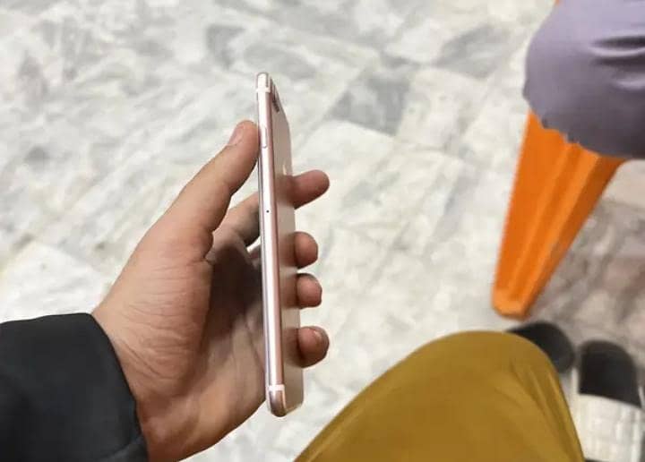 Apple iPhone 7 Plus 2