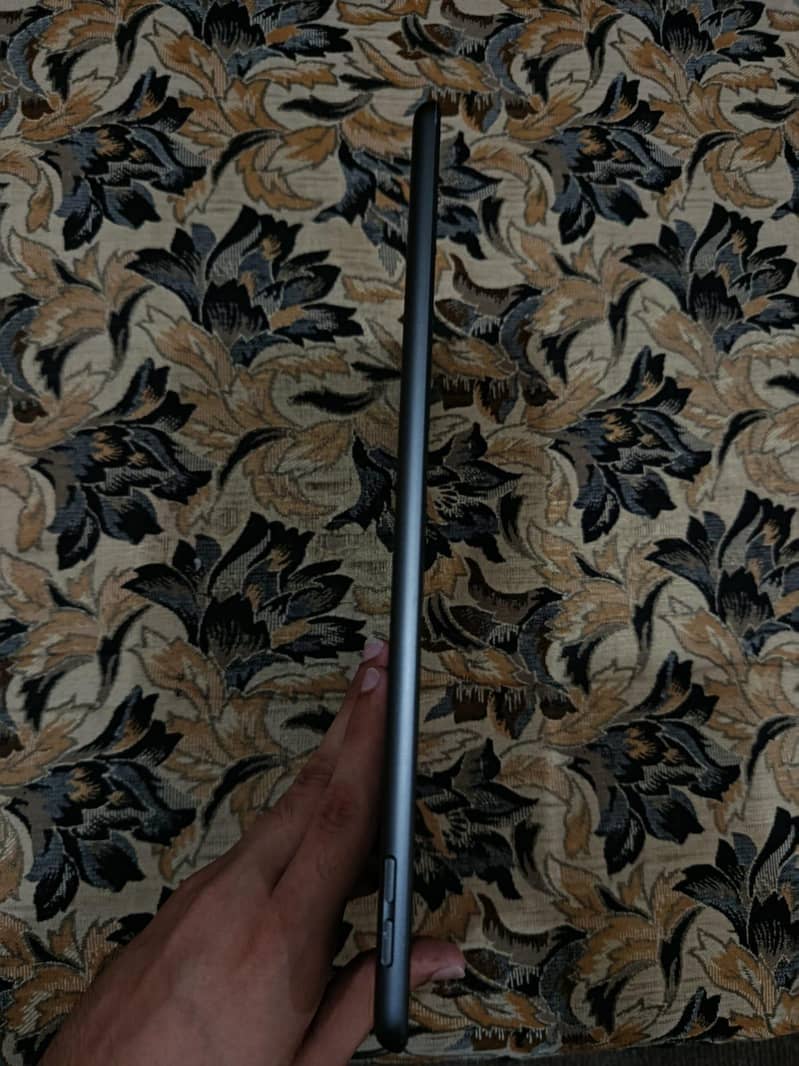 iPad 9th generation (64 gb) 4