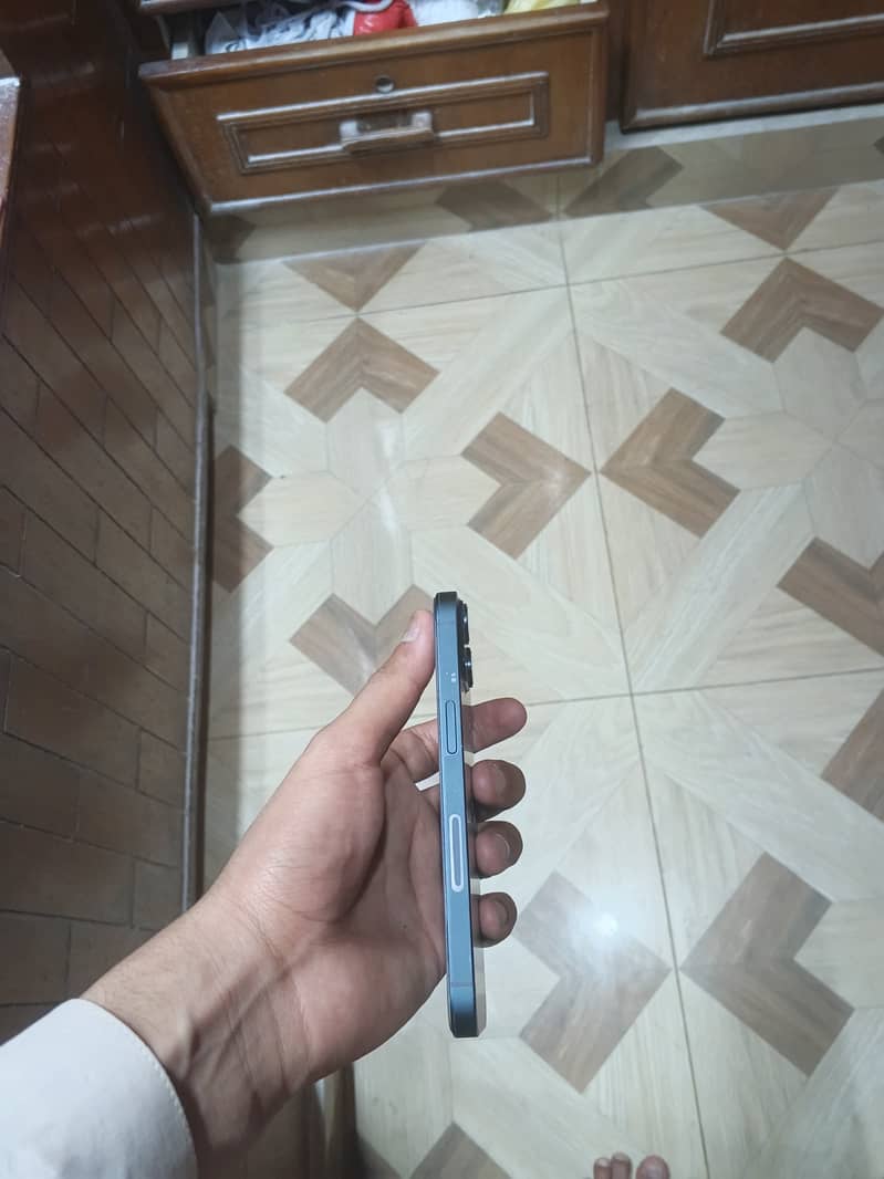 Apple iPhone 14 3