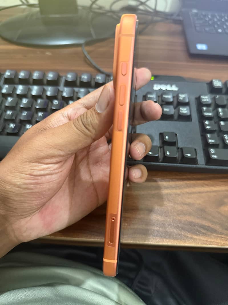 Apple iPhone 17 Pro Max 4