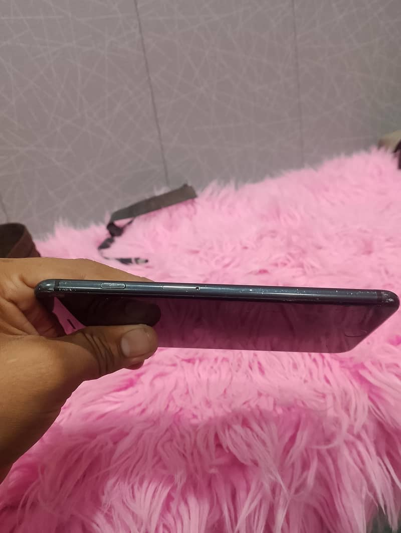 Apple iPhone 7 Plus 2