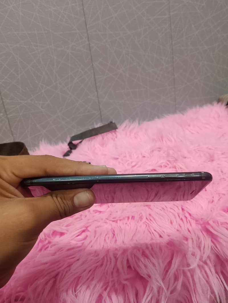 Apple iPhone 7 Plus 5