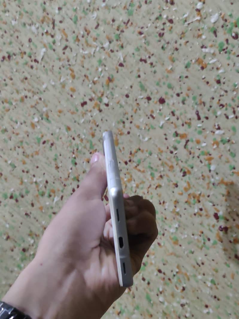 Google pixel 7a 5