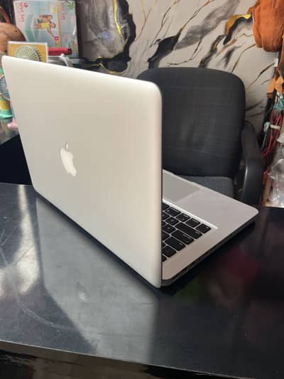 MacBook pro 2012 i5 all ok watsapp number 03248254713