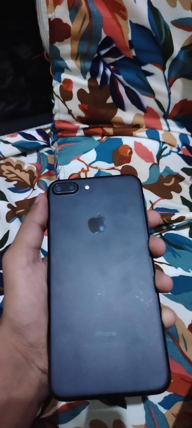Apple iPhone 7 Plus 6
