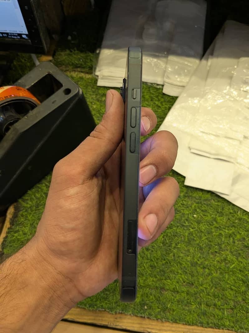 Apple iPhone 13 1