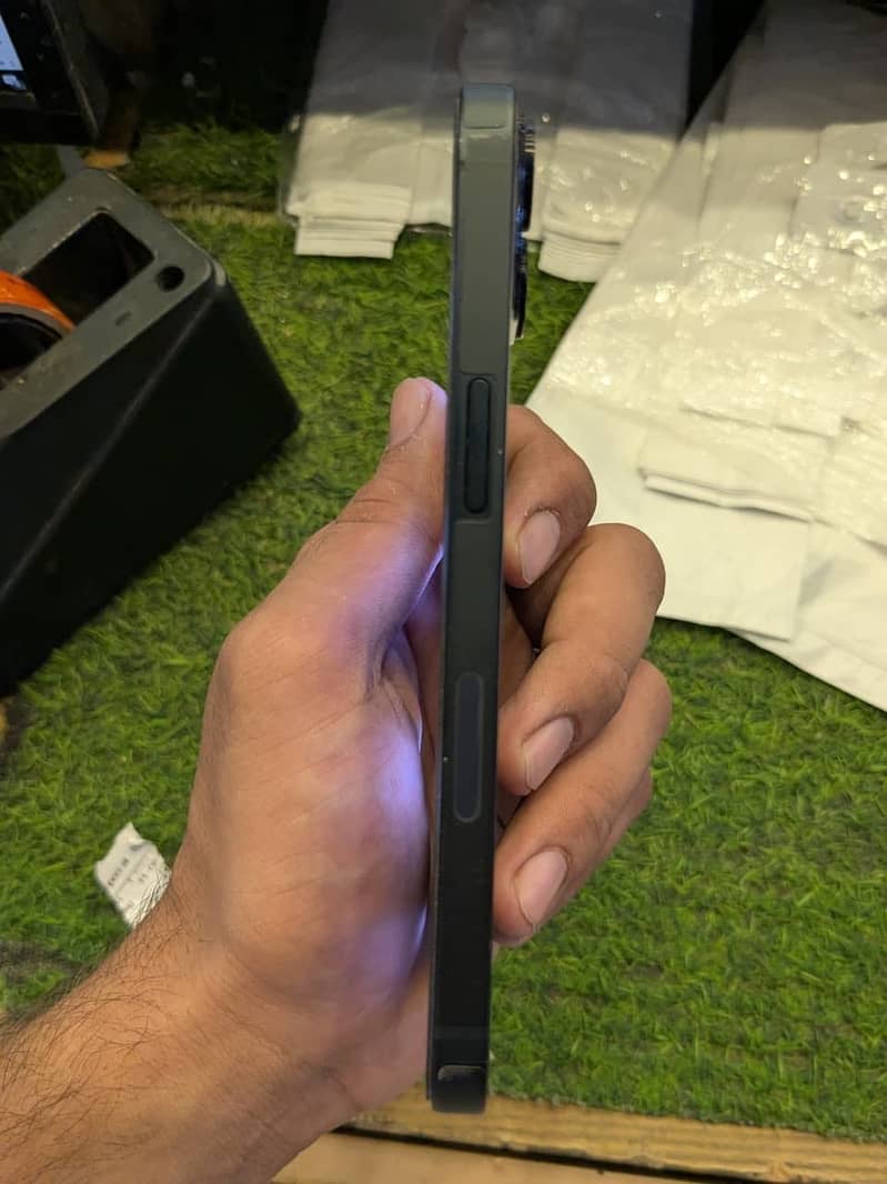 Apple iPhone 13 4