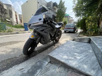 Yamaha r1m replica
