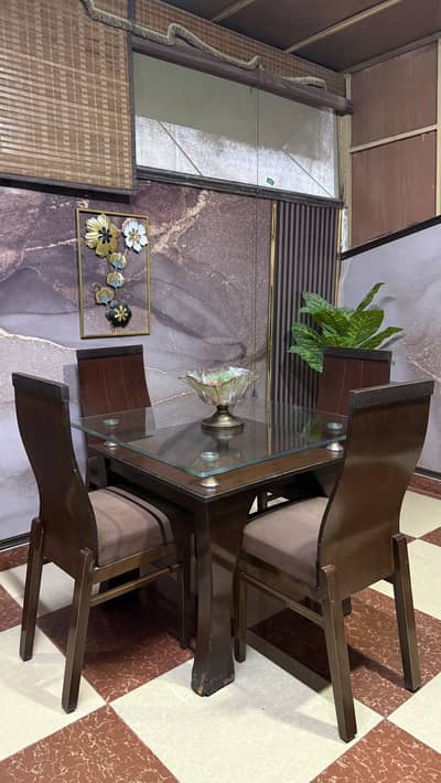 4 SEATER DINING TABLE VALVET SEATS.