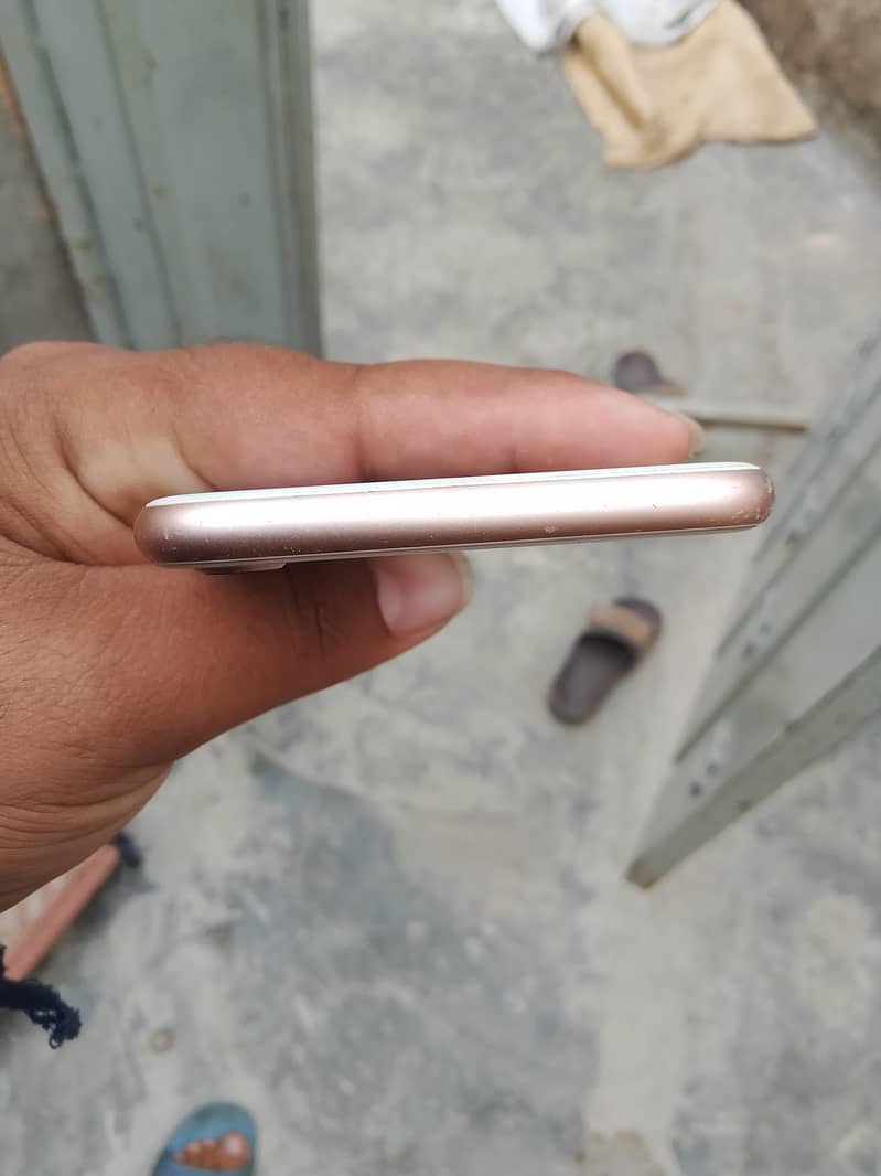 Apple iPhone 8 1