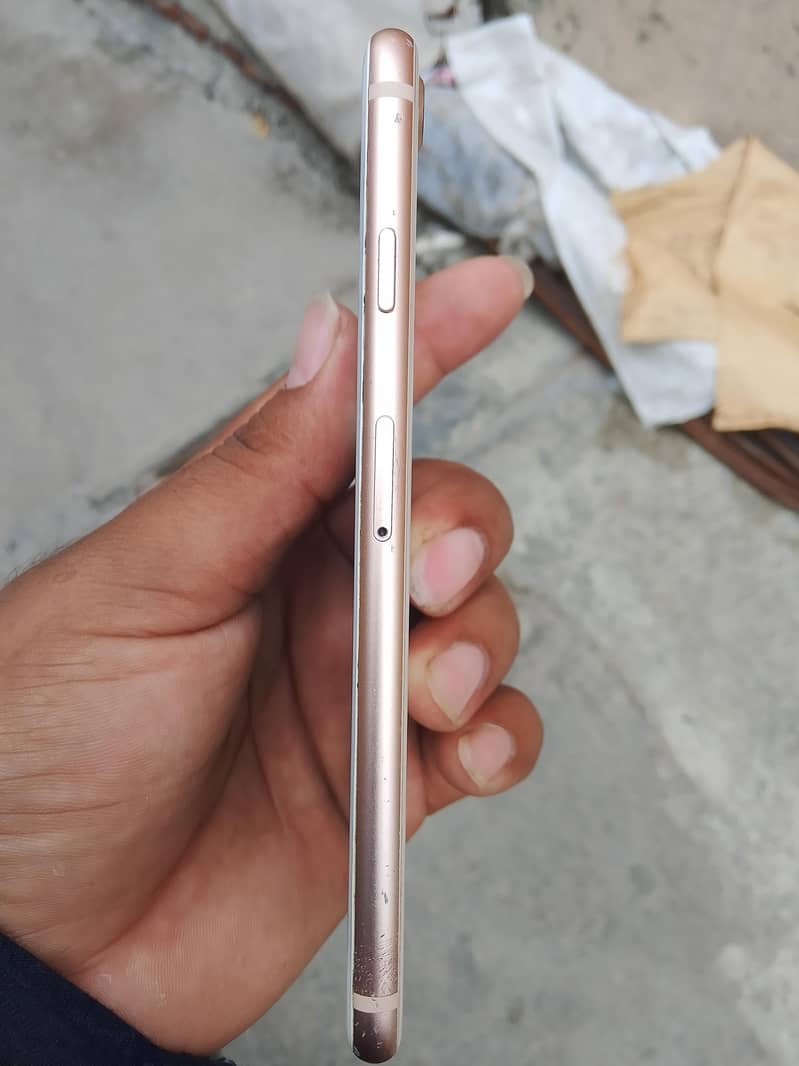 Apple iPhone 8 4