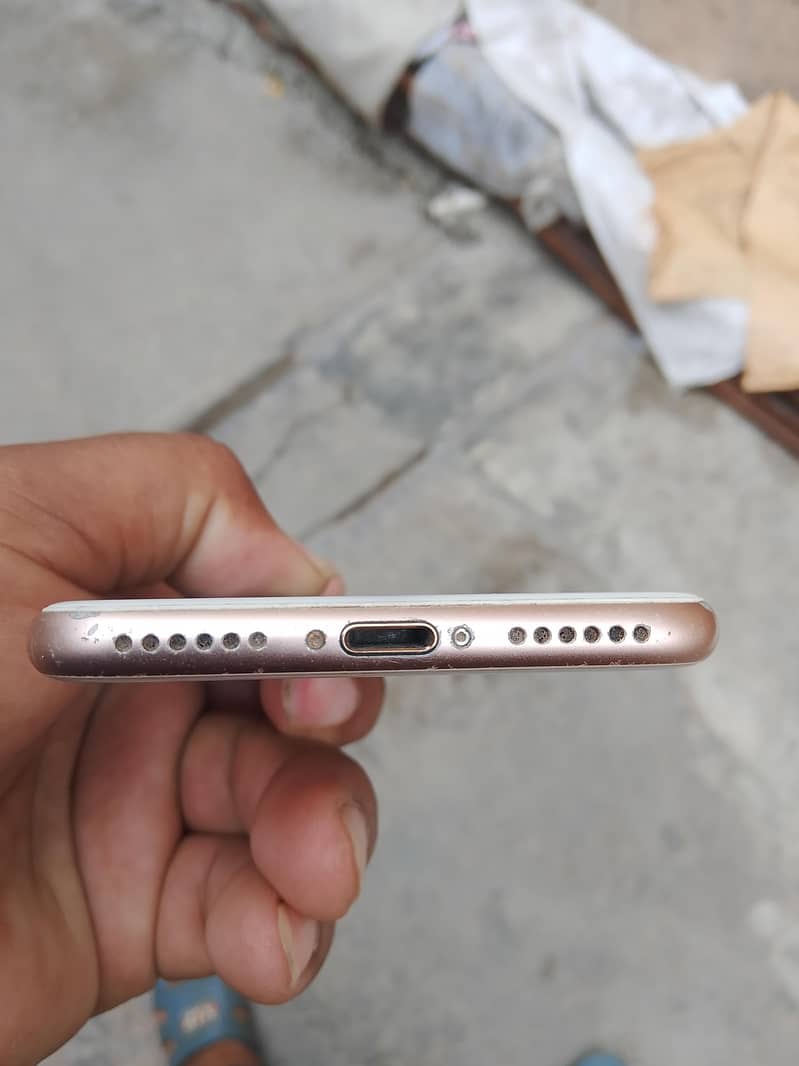 Apple iPhone 8 5